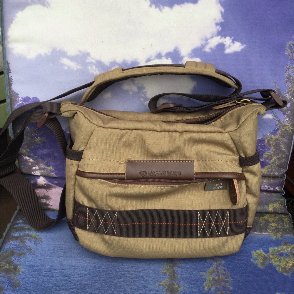 Vanguard Havana 21 Camera Bag - Compact Shoulder Bag